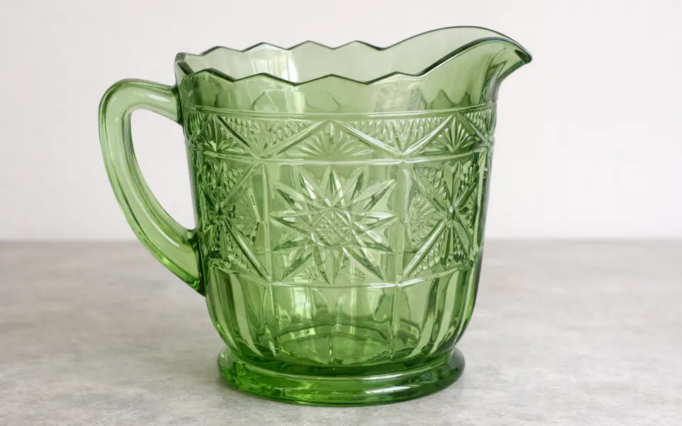 Vintage Glassware Patterns: Shapes, Seams, Colors, and Maker Clues visual support